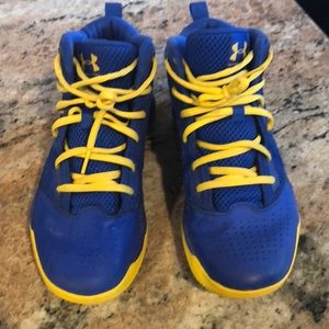 Boys basketball sneakers